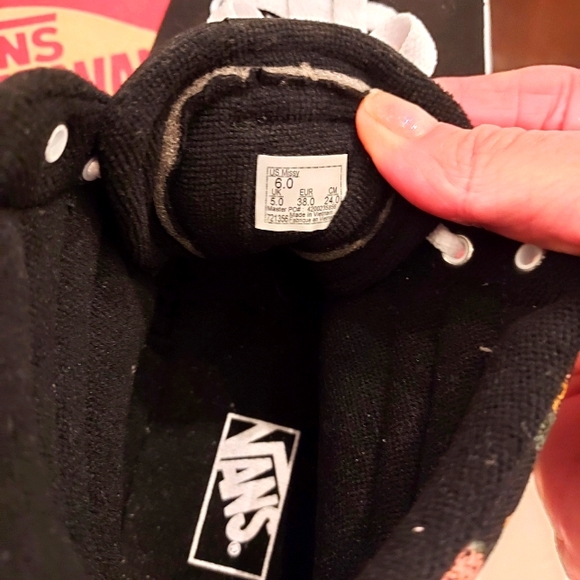 VANS: Hightop Garden Floral Sneaker. NWB. - Picture 5 of 9